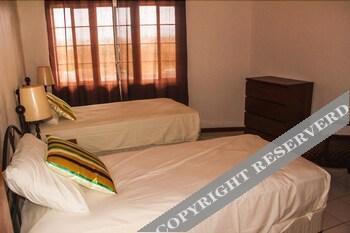 Royal Cove Hotel Jennings Ngoại thất bức ảnh